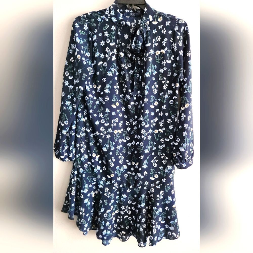 WOMEN'S VISIT BLUE FLORAL DRESS SIZE S LONG SLEEVES. GREIT CONDITION.
